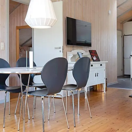 6 Person In Vaeggerlose Tatil Evi Bøtø By